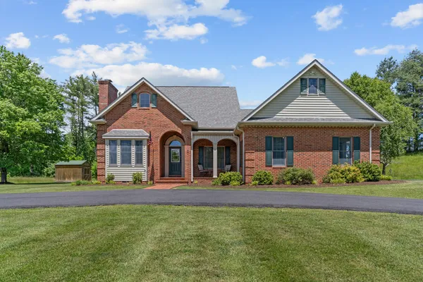 Backyard exterior photography professional real estate Virginia