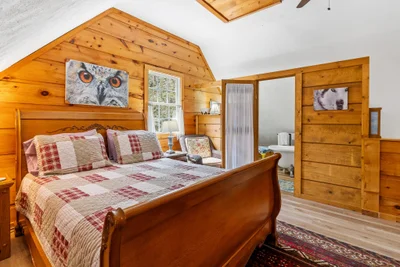 Short term rental photography Floyd VA - cozy bedroom